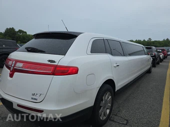 2013 Lincoln MKT w/Limo Pkg – miniatura 4