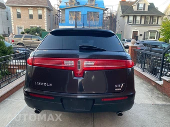 2013 Lincoln MKT w/Livery Pkg – miniatura 2