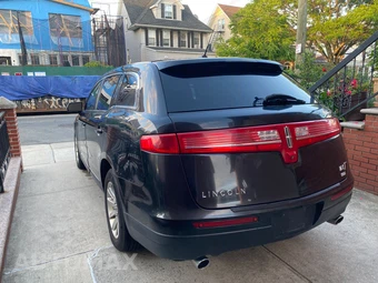 2013 Lincoln MKT w/Livery Pkg – miniatura 32