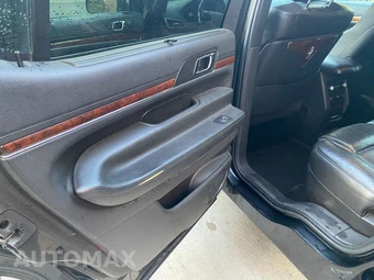 2013 Lincoln MKT w/Livery Pkg – miniatura 41