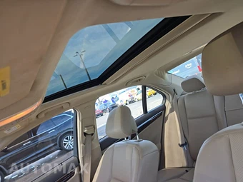2013 Mercedes-Benz C 250 Sedan - miniatura 18