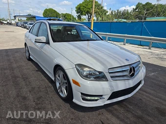 2013 Mercedes-Benz C 250 Sedan - miniatura 3
