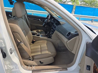 2013 Mercedes-Benz C 250 Sedan - miniatura 8
