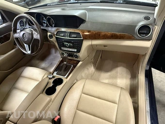 2013 Mercedes-Benz C 250 Sedan - miniatura 2