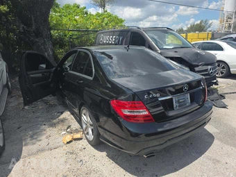 2013 Mercedes-Benz C 250 Sedan – miniatura 2