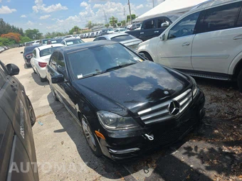 2013 Mercedes-Benz C 250 Sedan – miniatura 4