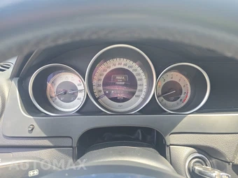 2013 Mercedes-Benz C 250 Sedan – miniatura 12