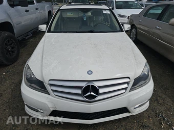 2013 Mercedes-Benz C 300 4MATIC Sedan – miniatura 2