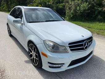 2013 Mercedes-Benz C 300 4MATIC Sedan – miniatura 4