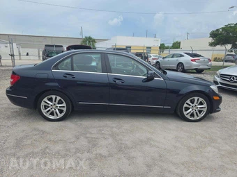 2013 Mercedes-Benz C 300 4MATIC Sedan - miniatura 4