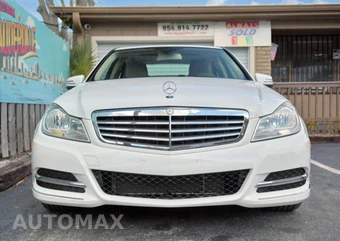 2013 Mercedes-Benz C 300 4MATIC Sedan - miniatura 2