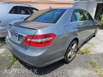 2013 Mercedes-Benz E 350 4MATIC Sedan – miniatura 3