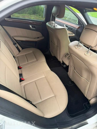 2013 Mercedes-Benz E 350 4MATIC Sedan – miniatura 3