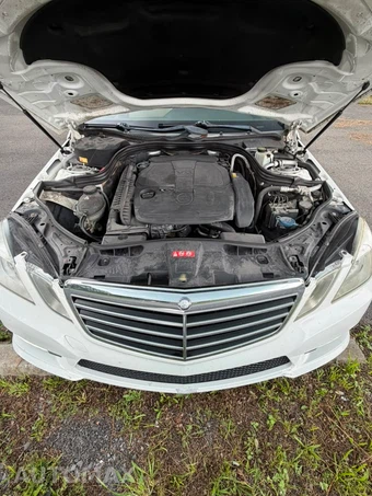 2013 Mercedes-Benz E 350 4MATIC Sedan – miniatura 4