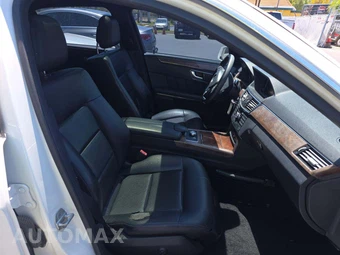 2013 Mercedes-Benz E 350 Sedan - miniatura 18