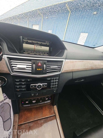 2013 Mercedes-Benz E 350 Sedan – miniatura 7