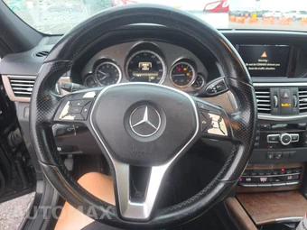 2013 Mercedes-Benz E 350 Sedan - miniatura 10