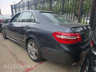 2013 Mercedes-Benz E 550 4MATIC Sedan – miniatura 2
