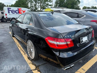 2013 Mercedes-Benz E 63 AMG Sedan - miniatura 2