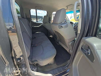 2013 Nissan Frontier SV Crew Cab Medium Bed – miniatura 16