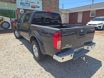 2013 Nissan Frontier SV Crew Cab Medium Bed – miniatura 2
