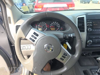 2013 Nissan Frontier SV Crew Cab Medium Bed – miniatura 10