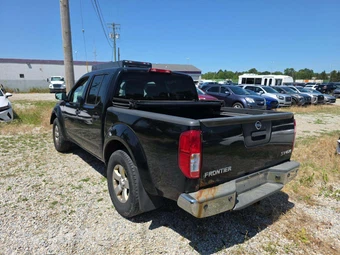 2013 Nissan Frontier SV Crew Cab Medium Bed - miniatura 2