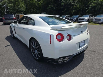 2013 Nissan GT-R Premium - miniatura 2