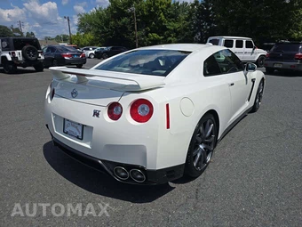 2013 Nissan GT-R Premium - miniatura 3