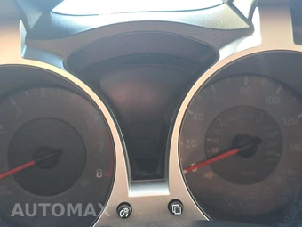2013 Nissan JUKE S - miniatura 12