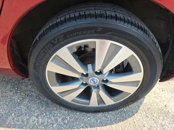 2013 Nissan LEAF SL - miniatura 11