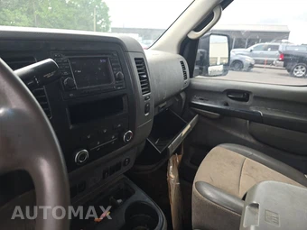2013 Nissan NV2500 HD Cargo SV Standard Roof 146.1" WB - miniatura 11