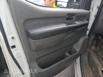 2013 Nissan NV2500 HD Cargo SV Standard Roof 146.1" WB - miniatura 9