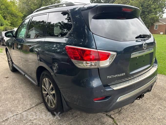 2013 Nissan Pathfinder SV - miniatura 2