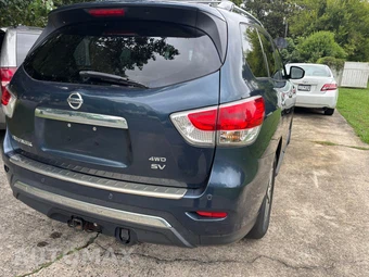 2013 Nissan Pathfinder SV - miniatura 3