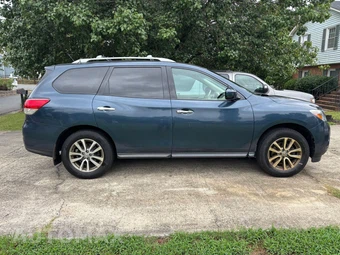 2013 Nissan Pathfinder SV - miniatura 4