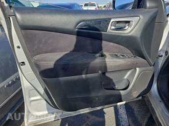 2013 Nissan Pathfinder SV – miniatura 9
