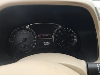 2013 Nissan Pathfinder SV - miniatura 12
