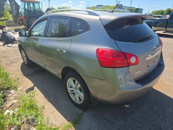 2013 Nissan Rogue SV – miniatura 2