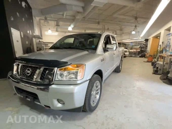 2013 Nissan TITAN SL