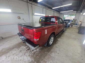 2013 Nissan TITAN SV Crew Cab Short Bed - miniatura 3