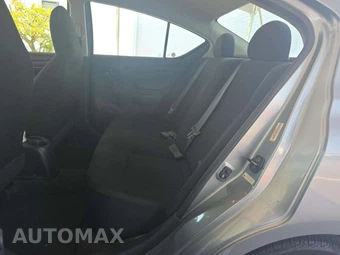 2013 Nissan Versa 1.6 S Plus – miniatura 13