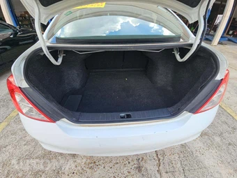 2013 Nissan Versa 1.6 SL – miniatura 14