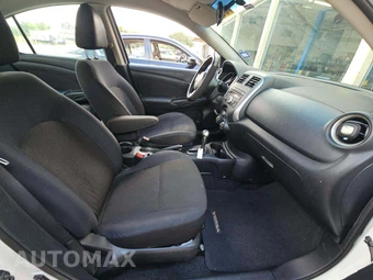 2013 Nissan Versa 1.6 SL – miniatura 18