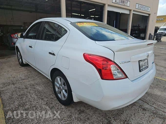 2013 Nissan Versa 1.6 SL – miniatura 4
