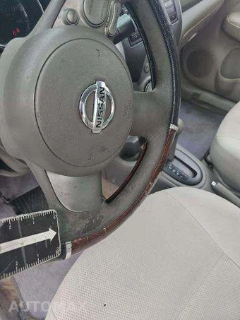 2013 Nissan Versa 1.6 SV – miniatura 15