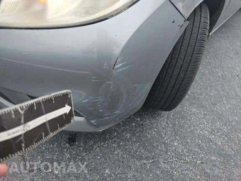 2013 Nissan Versa 1.6 SV – miniatura 2