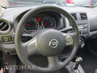 2013 Nissan Versa 1.6 SV – miniatura 10