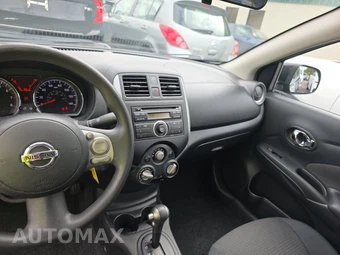 2013 Nissan Versa 1.6 SV – miniatura 11