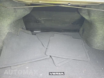 2013 Nissan Versa 1.6 SV – miniatura 16